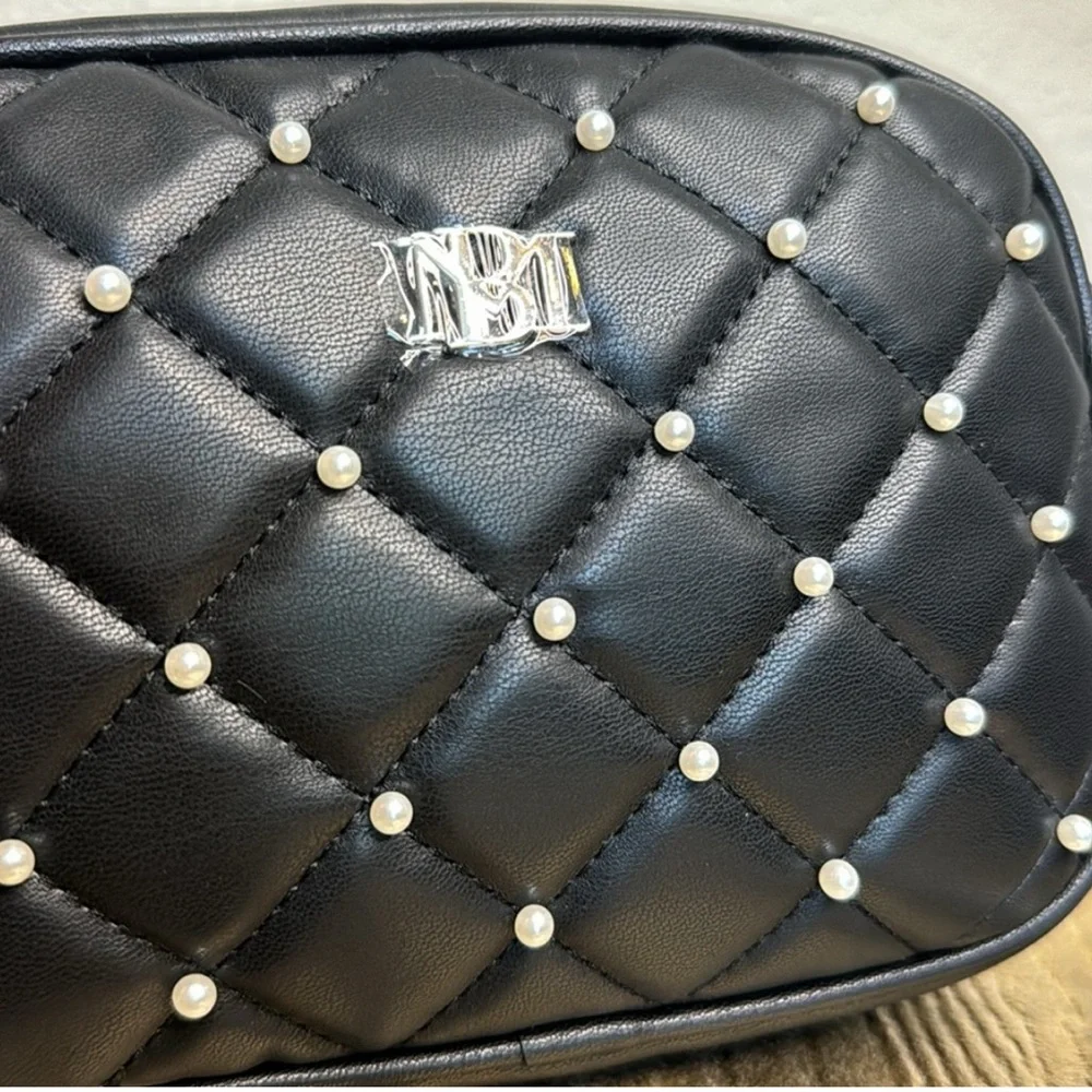 Badgley Mischka black quilted, pearls, crossbody vegan leather bag, NWT - Picture 4 of 12